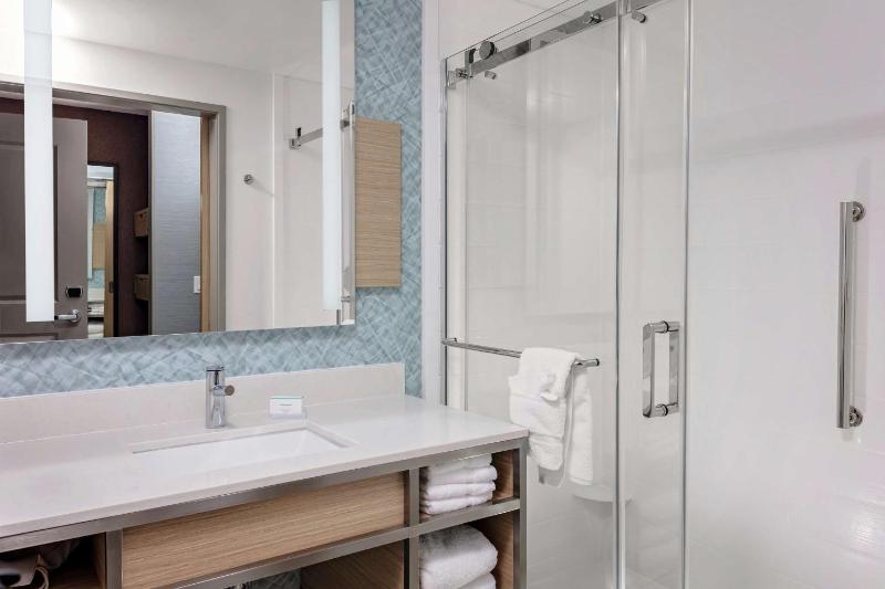 Hilton Garden Inn Colorado Springs Downtown - image 2