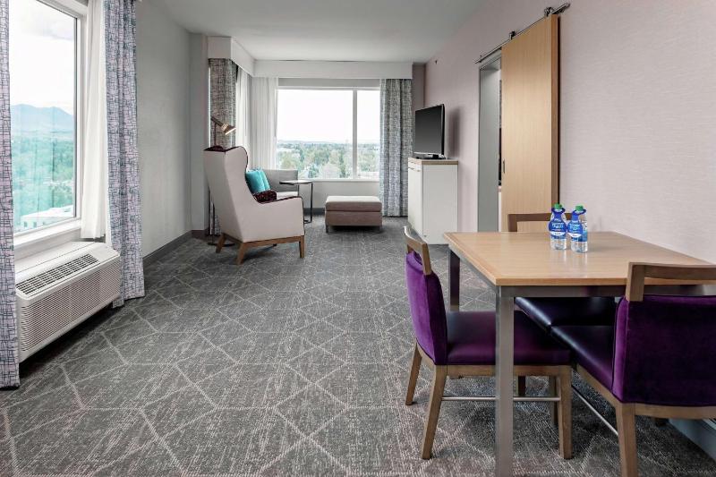 One-Bedroom King Suite image 3