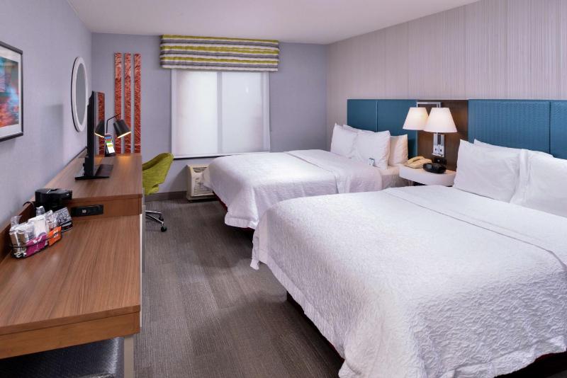 Room with Two Queen Beds - Non-Smoking image 3
