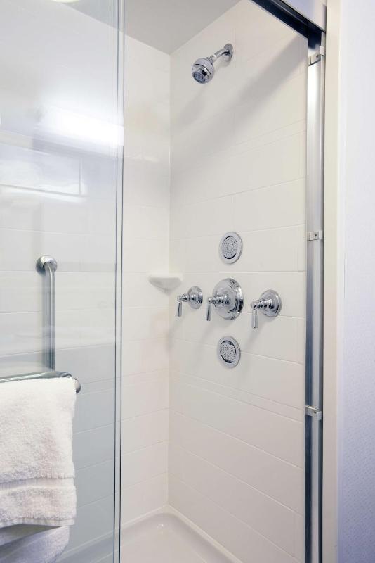 King Room with Spa Shower - Non-Smoking image 3
