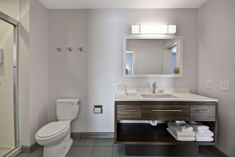 One-Bedroom King Suite - Non-Smoking image 2