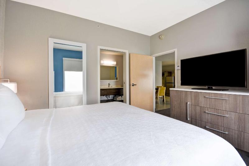 One-Bedroom King Suite - Non-Smoking image 4