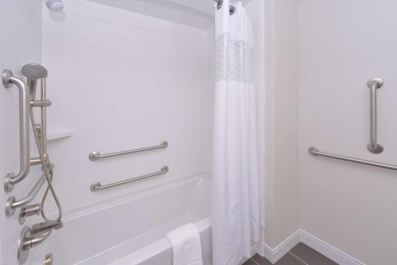 King Room with Accessible Tub - Mobility and Hearing Access/Non-Smoking image 3