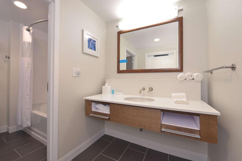 Queen Studio Suite with Two Queen Beds - Non-Smoking image 2