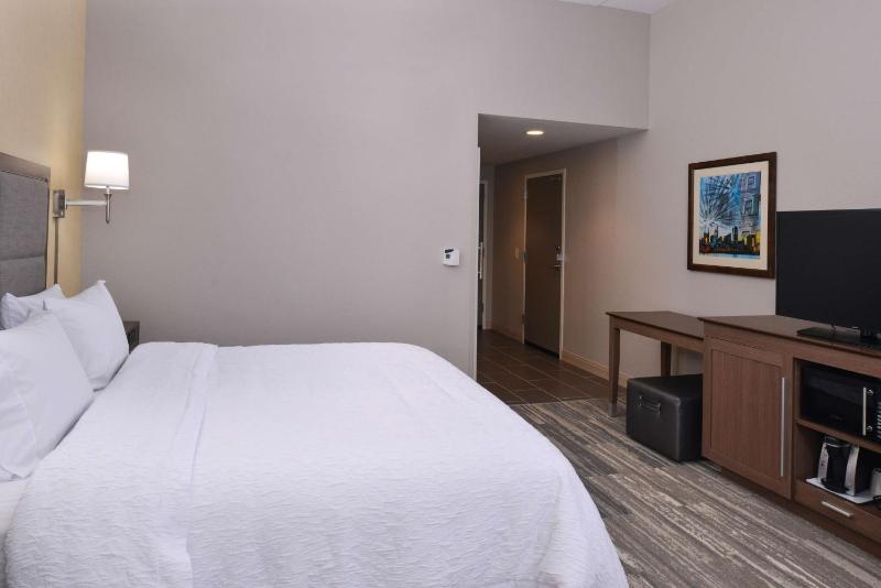 King Room with Accessible Tub - Mobility and Hearing Access/Non-Smoking image 4