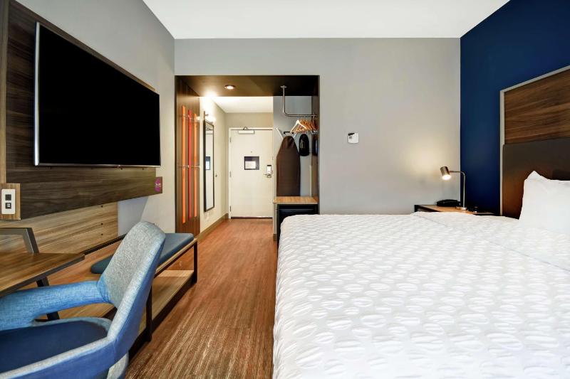 King Room image 3