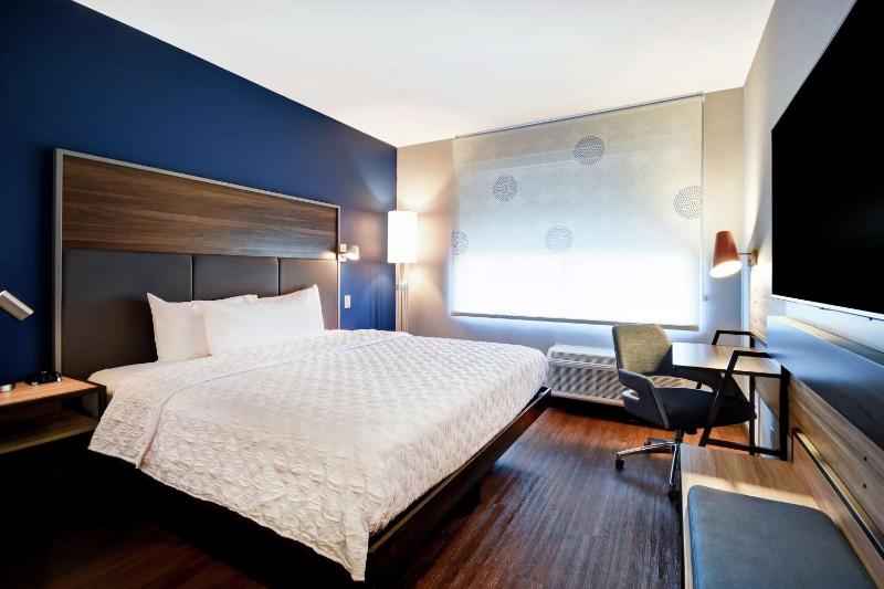 King Room image 4