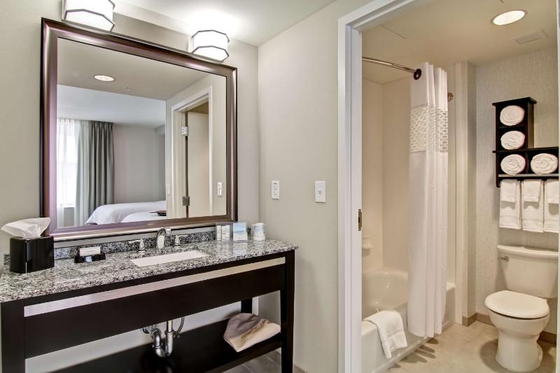 Queen Studio Suite with Two Queen Beds - Non-Smoking image 2