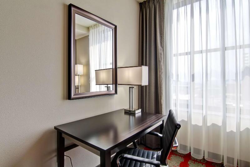 King Room - Non-Smoking image 3