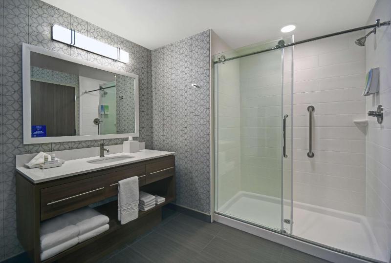 One-Bedroom King Suite - Non-Smoking image 2