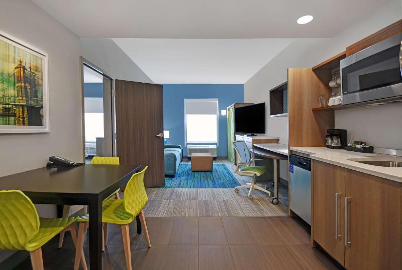 One-Bedroom King Suite - Non-Smoking image 4