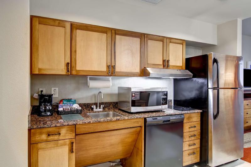 One-Bedroom King Suite - Non-Smoking image 3