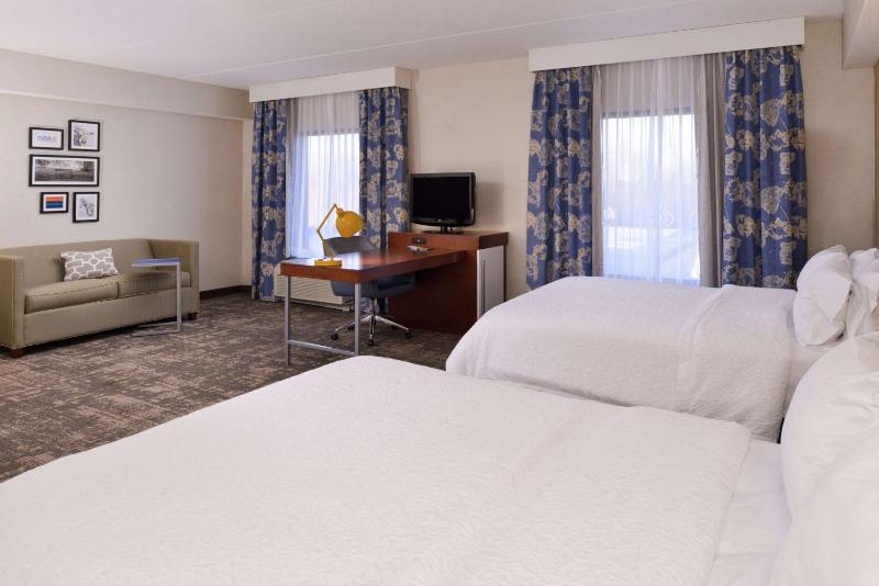 Queen Studio Suite with Two Queen Beds - Non-Smoking image 4