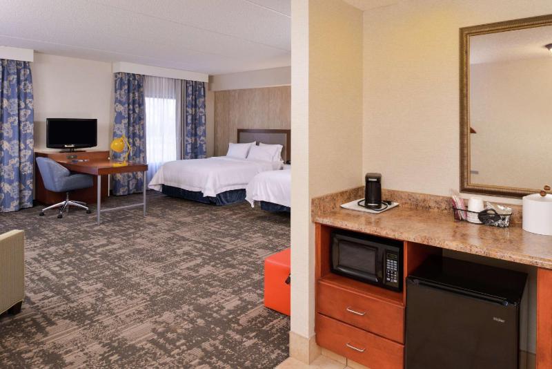 Queen Studio Suite with Two Queen Beds - Non-Smoking image 2