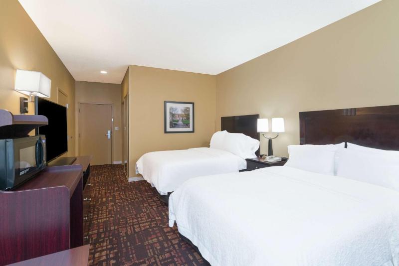 Double Room with Two Double Beds - Hearing Access/Non-Smoking image 2