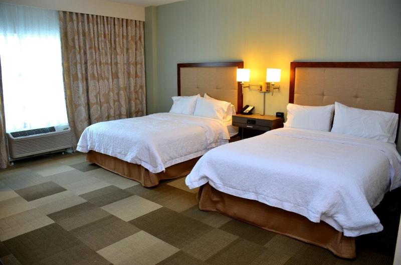 Queen Room with Two Queen Beds - Hearing Access/Non-Smoking image 1