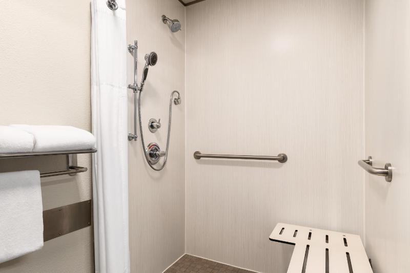 Queen Room - Disability Access/Non-Smoking image 4