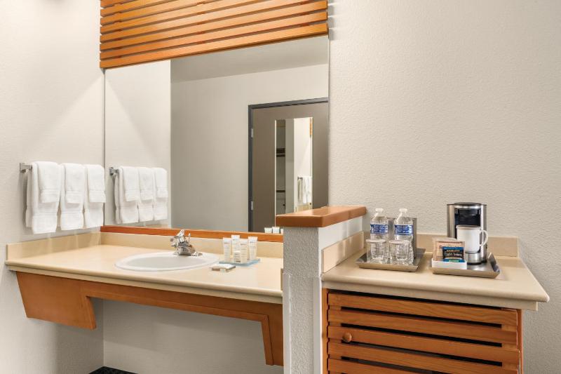 Queen Room - Disability Access/Non-Smoking image 4