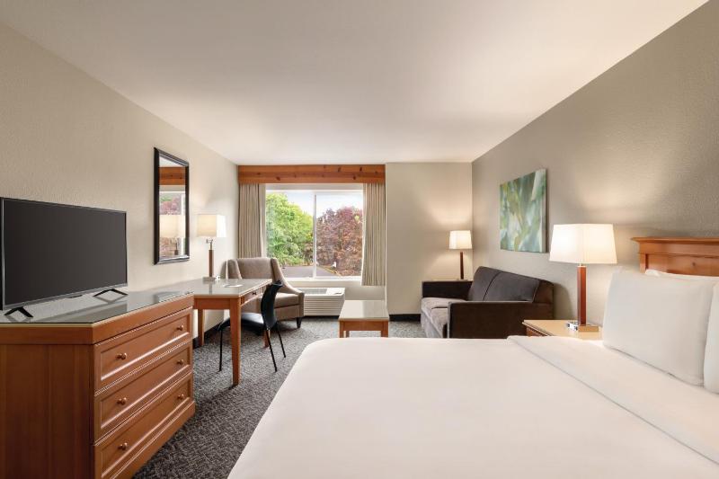 Queen Room - Disability Access/Non-Smoking image 1