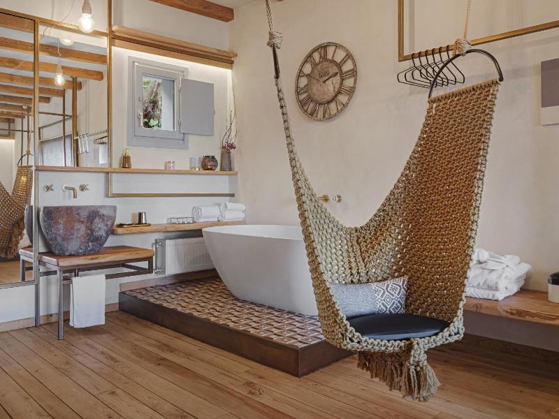 Superior King Suite image 3