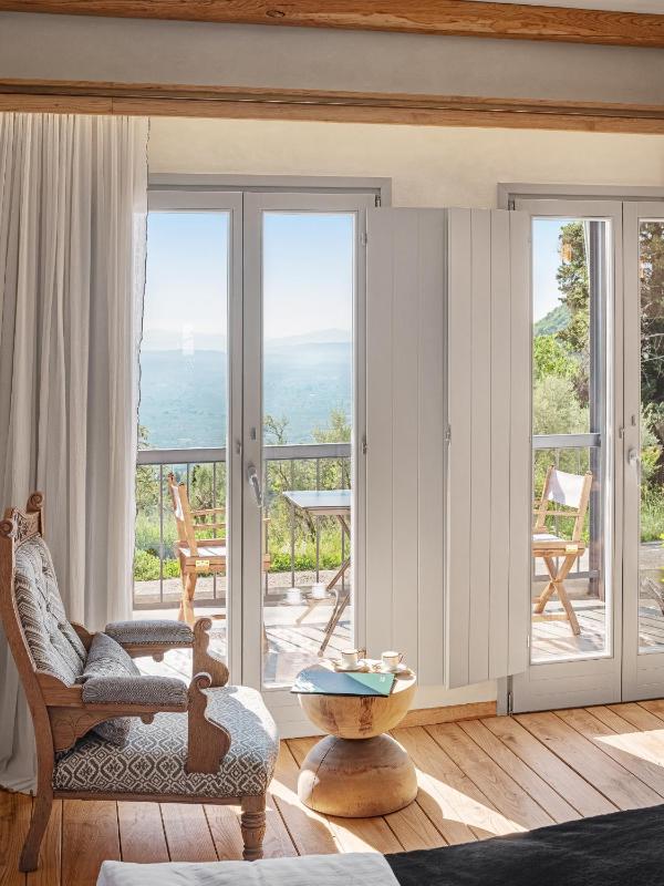 Superior King Suite image 4