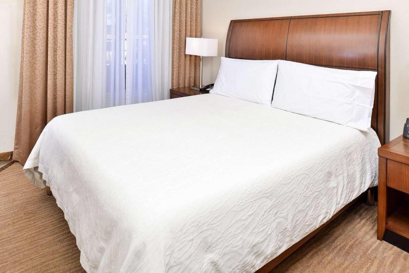 One-Bedroom King Suite with Sofa Bed image 4