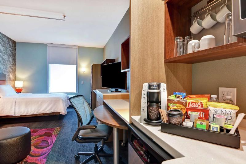 Premium Queen Studio Suite - Non-Smoking image 1