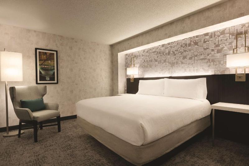 One-Bedroom King Suite image 3