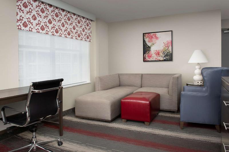 Deluxe King Room image 1