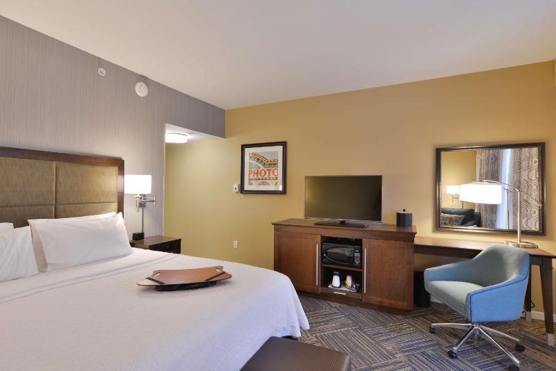 King Room - Non-Smoking image 4