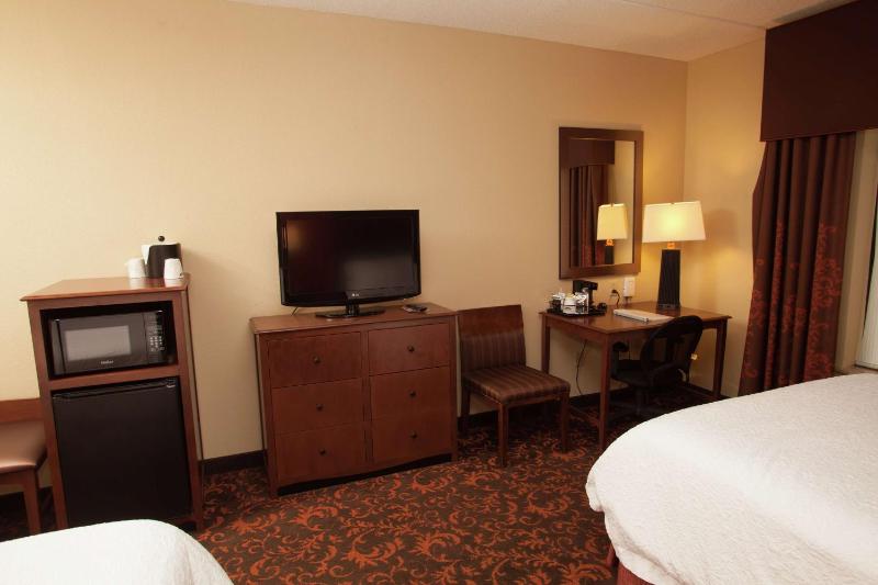 Queen Room with Two Queen Beds - Non-Smoking image 1
