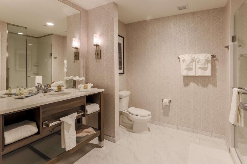 Junior King Suite with Sofa Bed image 2