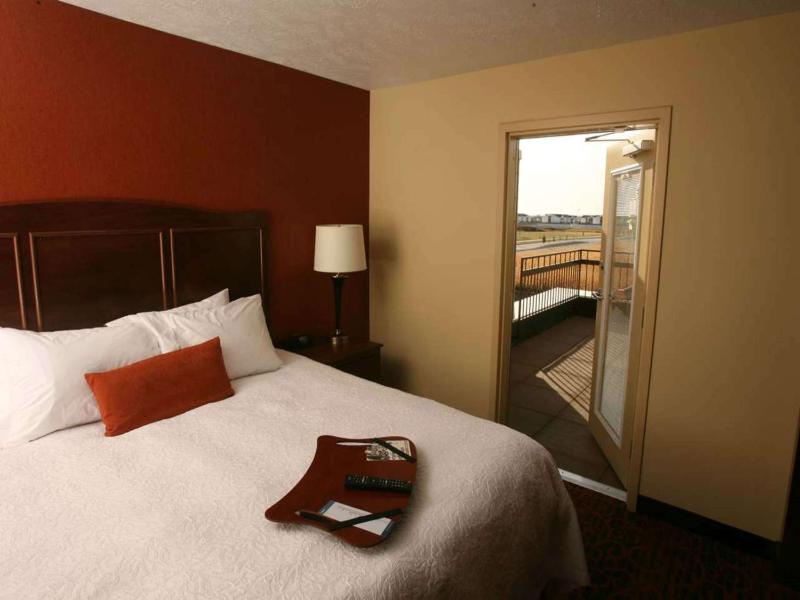 King Studio Suite with a Balcony image 4