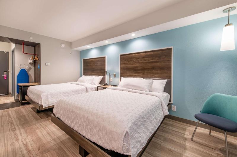 Queen Room with Two Queen Beds - Hearing Access