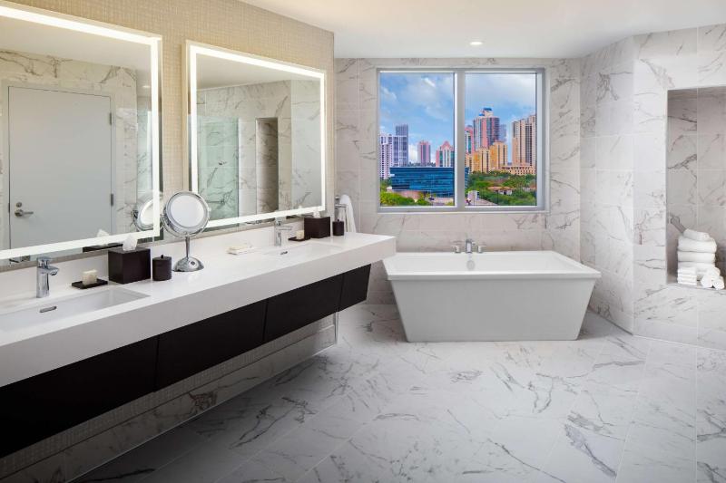 Presidential King Suite - Hearing Accessible image 2