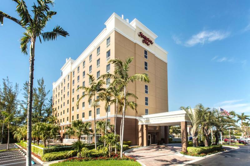 Hampton Inn Hallandale Beach-Aventura - image 1