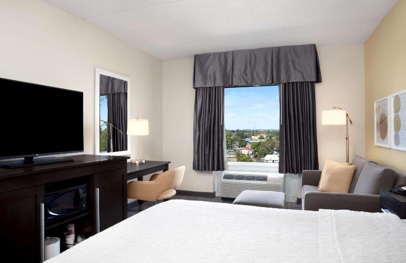 Hampton Inn Hallandale Beach-Aventura - image 3
