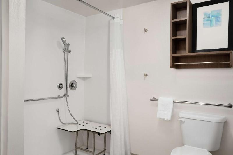 King Studio with Roll-In Shower - Disability Access/Non-Smoking image 1