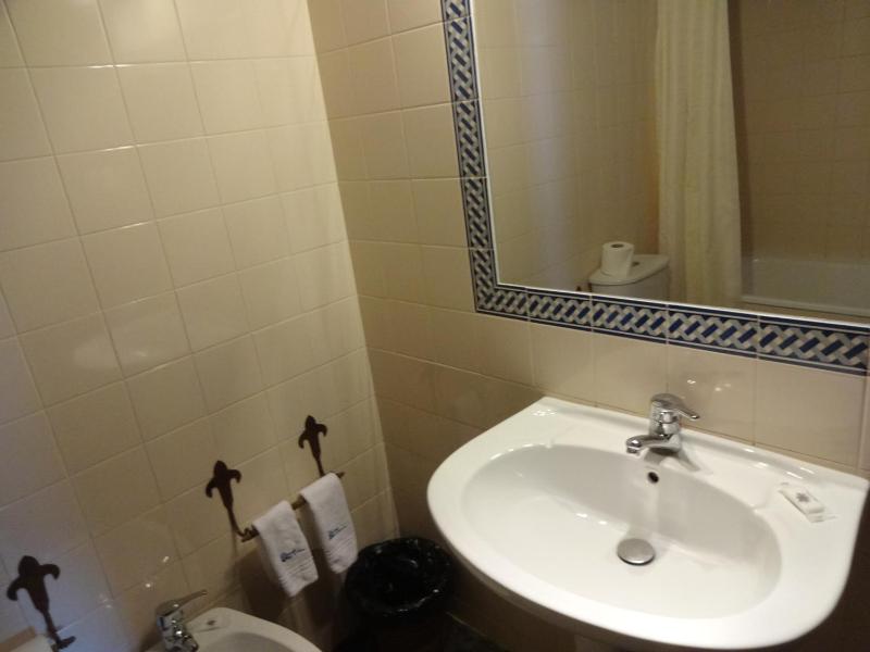 Twin Room image 2