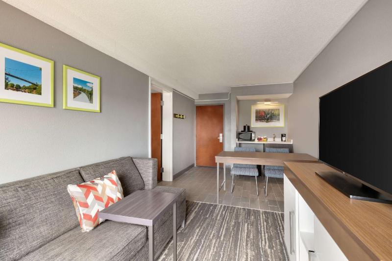 One-Bedroom King Suite - Non-Smoking image 1