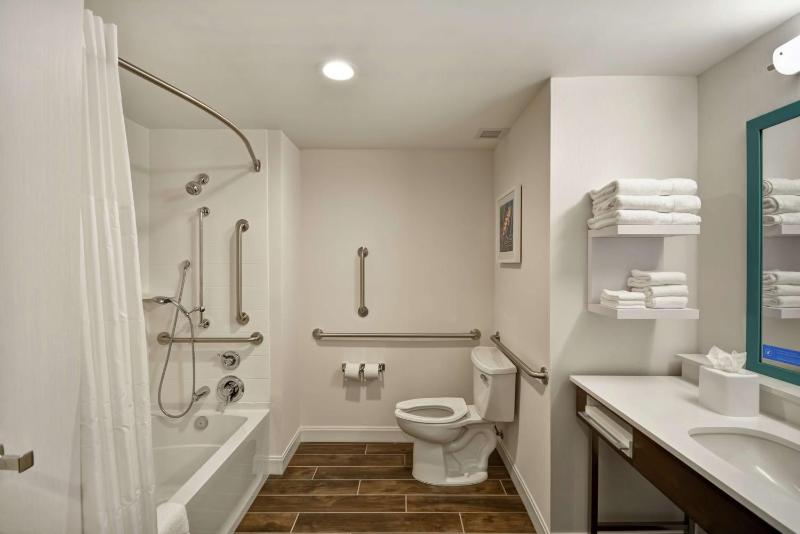 Queen Room with Two Queen Beds with Bath Tub - Mobility Accessible image 1