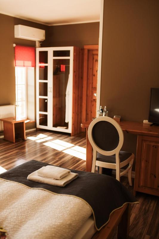 Standard Twin Room image 2