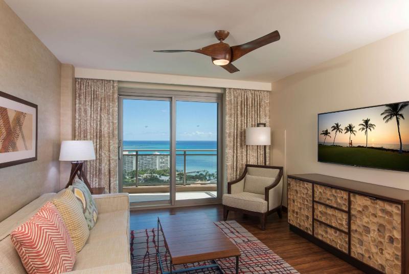 One-Bedroom Luxury Suite with Two Double Beds and Ocean View image 3