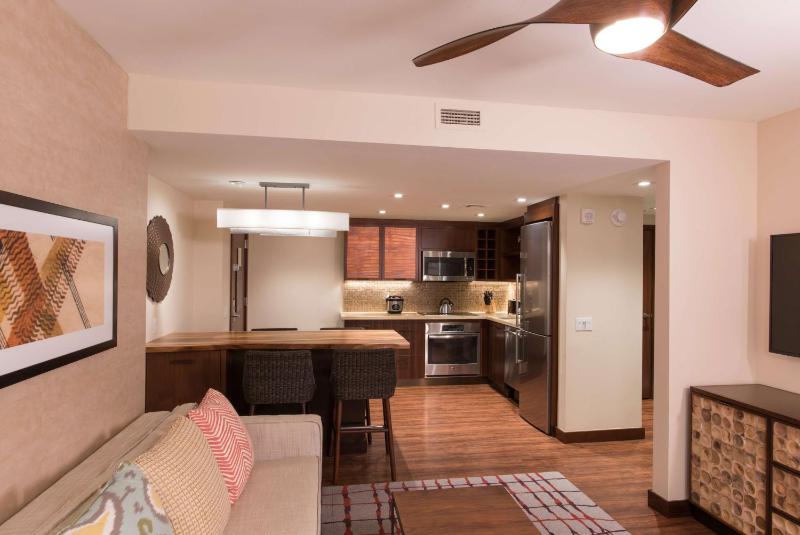 One-Bedroom Luxury Suite with Two Double Beds and Ocean View image 4