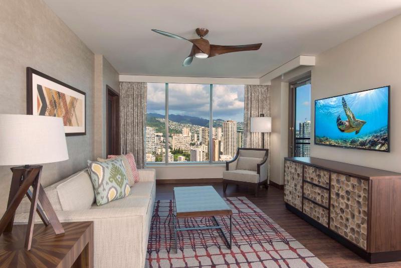 One-Bedroom Suite with Two Double Beds and Mountain View image 3