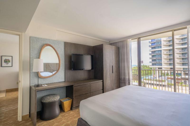 Embassy Suites By Hilton Waikiki Beach Walk - image 12
