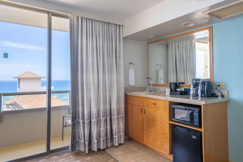 Embassy Suites By Hilton Waikiki Beach Walk - image 4