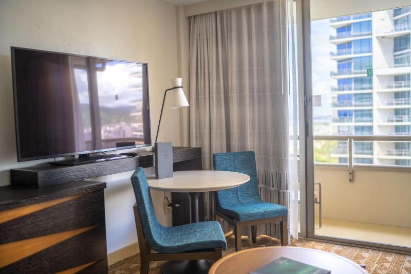 Embassy Suites By Hilton Waikiki Beach Walk - image 11