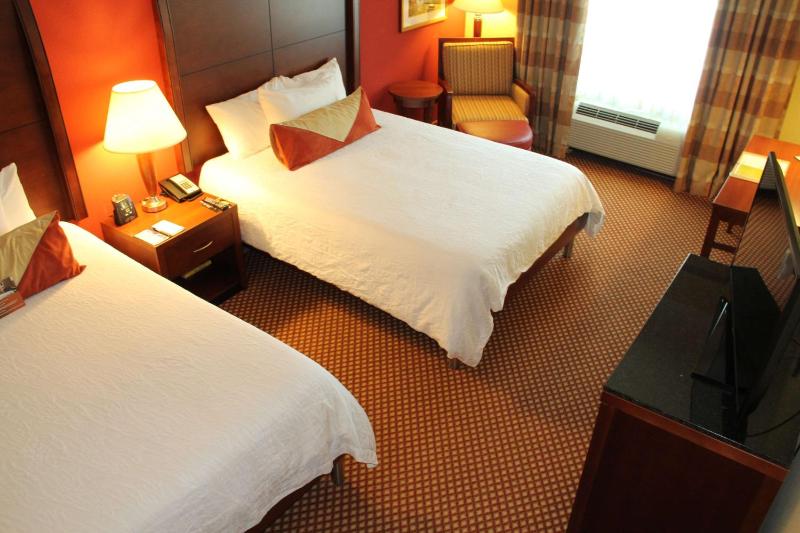 Queen Room with Two Queen Beds image 2