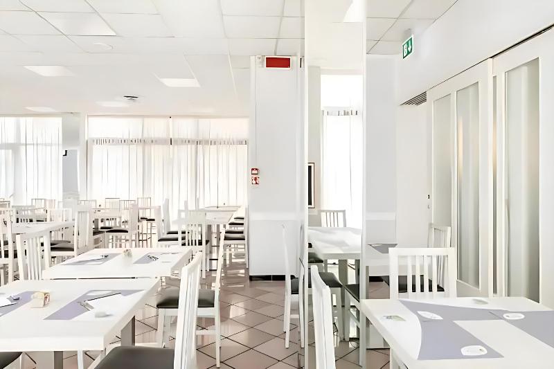 Hotel Villa Argia Rimini Marina Centro - image 2